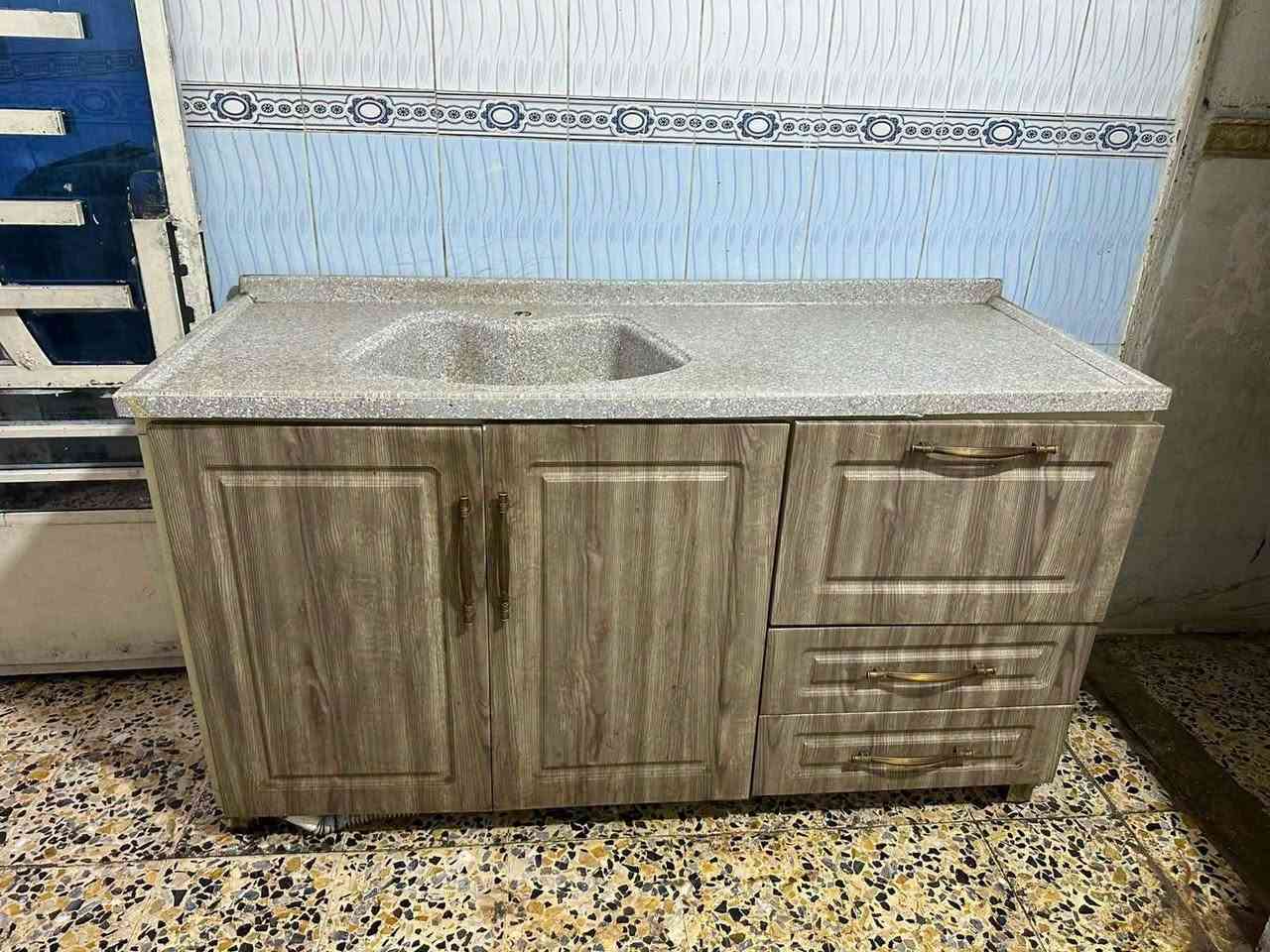 كاونتر ٣ قطع مفصول  الخارج mdf والداخل المنيوم يرادلهه تعديلات لليطات بي ضربه مبين بلحافه سعر ٢٧٥  مكان بغداد مدينه الصدر شراي يتصل واتساب فقط 
***********
