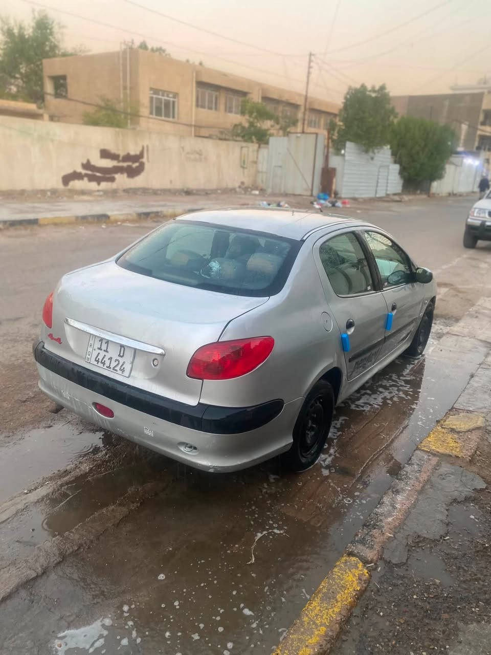 🚗 للبيع بيجو موديل 2009
🔹 اللون: سلفر
🔹 الحالة: جيدة جداً
🔹 تبريدها ثلاجة ❄️
🔹 بيها أثر جراد قوي
🔹 السعر: 38 ورقة
📍 بغداد – الغزالية

السيارة ميكانيكياً جيدة جداً، تبريدها ممتاز، والفحص مفتوح للجادين📞 ***********
