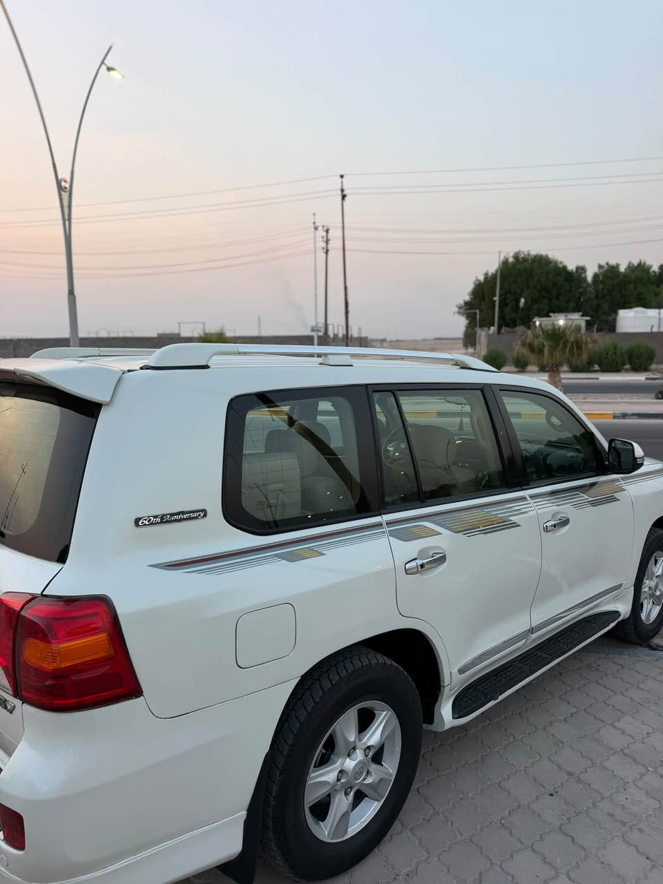 لاندكروز VXR • ٢٠١٠ • رقم بصرة تحويل
