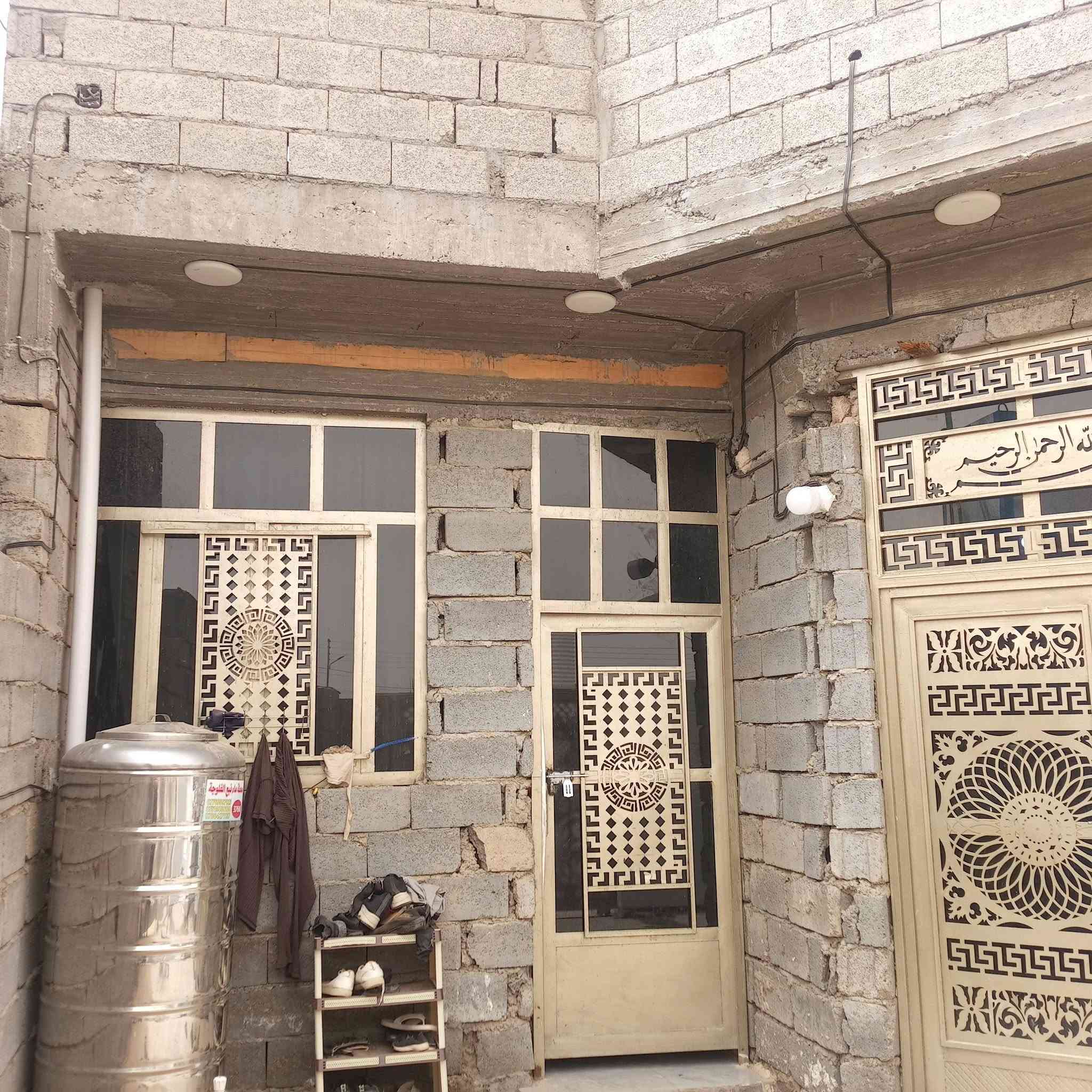سلام عليكم مشتمل الايجار البشارع المضيف الي وره مجمع الرحاب ايجار ٢٠٠ غرفه وصاله واستقبال ومطبخ وغرفه طابق ثاني ايجار ٢٠٠ قفل ***********
