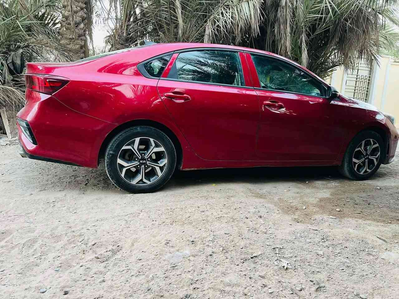 سلام عليكم كيا فورتي للبيع موديل 2019وراد امريكي حادثه جاملغ وبنيد وبيه شويه بارد بل باب السيارة كلش حلوه محرك 2000دوش المرغوب سعره 117 وقابل للتفاوض مكان بغداد الغزاليه تواصل ***********وتساب فقد
