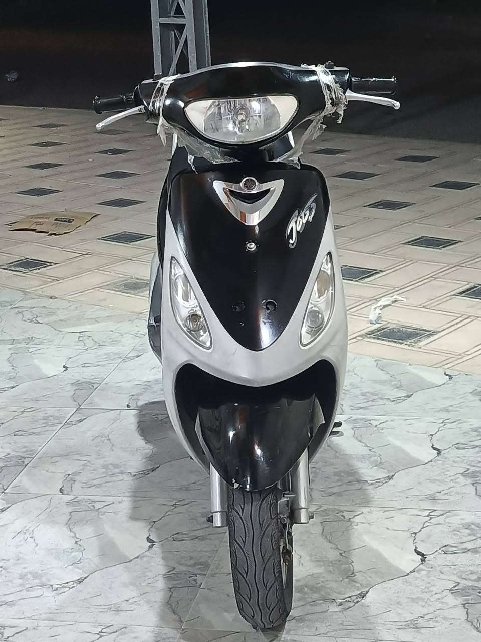 السلام عليكم دراجه ماكس منغولي حاويه دراجه جديده كهربائياتهه كلها شغاله كفاله گير ومكينه الشراي يتصل ع هذا الرقم ***********
