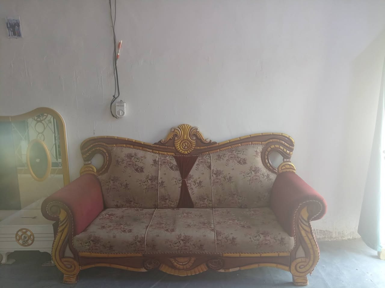 السلام عليكم ورحمة الله وبركاتة  تخم البيع ملكي قطعيت قطعه جبيره وحده زغيره تخم نضيف لا كسر ولا  مازل طبيعي سعره 100 وبي مجال الطيبن 7746914502
