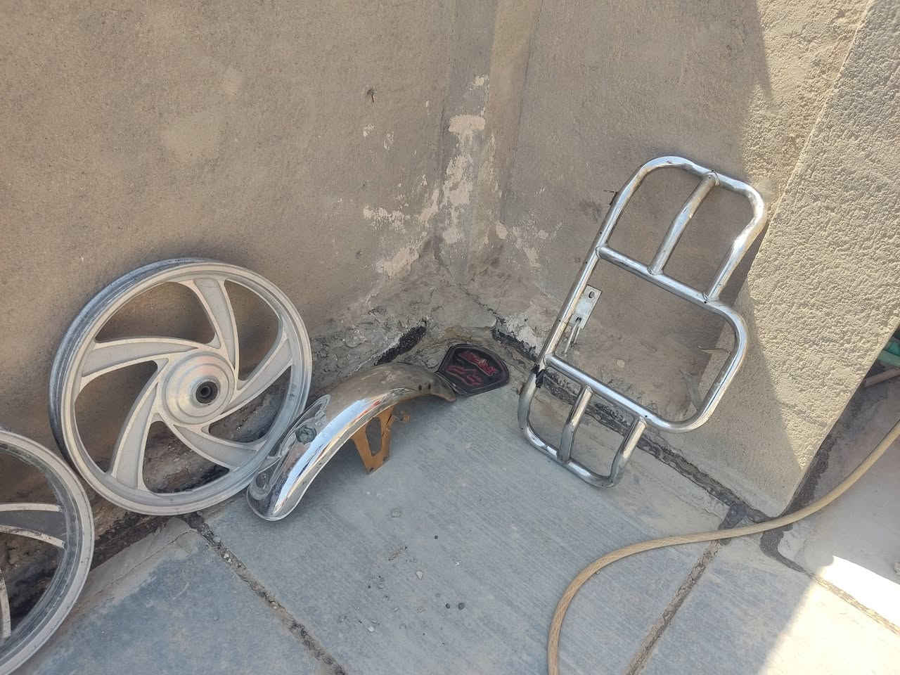 السلام عليكم غراض جونده للبيع ما ابيع مفرد كلهن شلع ابيعهن كلهن 150وبيهن مجال للاستفسار الاتصال على الرقم *********** واني بخدمتكم مكاني طويريج الجدول الغربي
