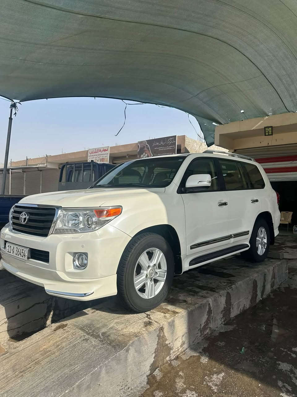 السلام عليكم
للبيع لاندكروز موديل 12 خليجي  G X R v6 

فول مواصفات 
تحكم ستيرن 
كشنات جلد
داخل بيجي ملكي
بصمة 
ثلاجة
سلايت 
جام اوتو
لايت زنون 
كشن كهرباء 
تخم تاير وتخم دسك جديد 
صدر اماي خلفي جديد 
تبريد ثلج 
السيارة بحالة الوكالة كتلوكات الشركة بيهة موجودة
ماشية 130 حقيقي
السعر 340
للأستفسار اكثر رقمي ***********
