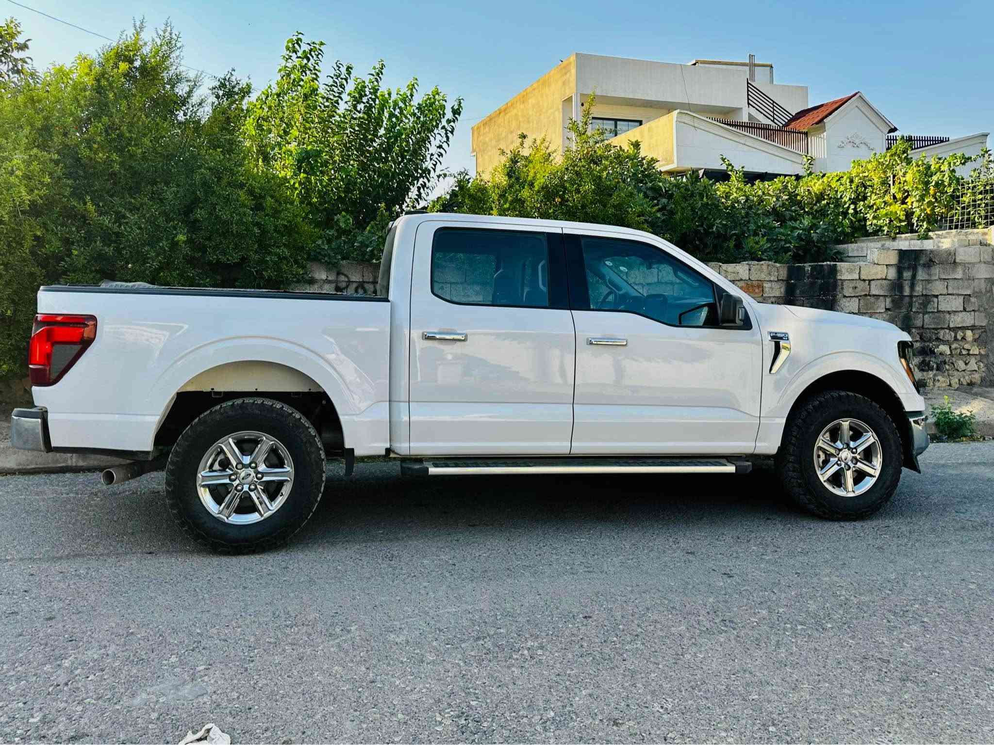 فؤرد 2025 FORD F-150 XLTمواصفات XLT شاشه ئايپادي گه وره گيچ ئه ليكتروني رادار پيش و پشت خه تي جاده  كوشين كاره با ويل كروم ده بل ئه كسل  4X4 سياره كه بس ربع بونيت جاملغ صبغ  جمپكي پشتي هه يه به شه رطب داخيلي لايت ليد چوار حه دسه  كاميرا حه ساس 6  هه زار رويشتيه 8پستن AWD  گير مكينه دبل اكسل راديته ر به رد هه موو به شه رت بيلادي سعر 288 كمك مجالي تيدايه سياره كه فحس و هه زه ي لو كرايه حازره لو ره قه م .                     
                                                                                  رقم  واتساب ***********
*********** أربيل, العراق
