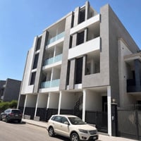 تصميم وتنفيذ بناية ثنائية الاستخدام أي سكني وتجاري من قبل كادر مكتبنا ...