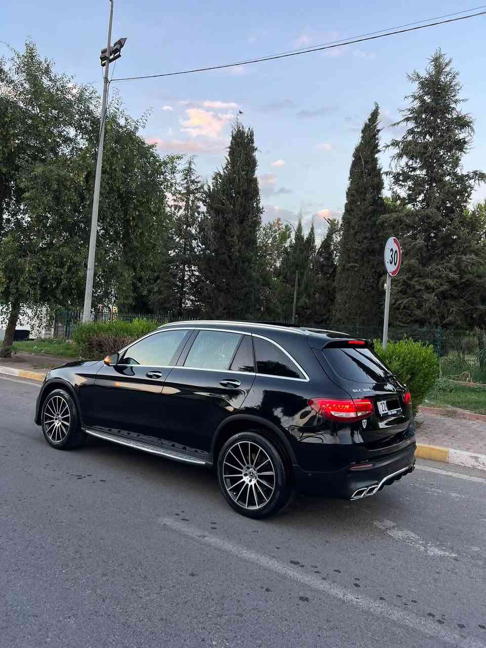سلام عليكم
Mercedes Benz GLC 2017 
فول مواصفات سيارة 
بدون ضرر سيارة داخل كلين 
٢ مكان صغير pdr 
سيارة جديد مابي ربع دينار مصرف 
كير محرك كل كفالة 
سعر ٢١٣ ورقة مجال 
مكان اربيل 
واتساب ***********
