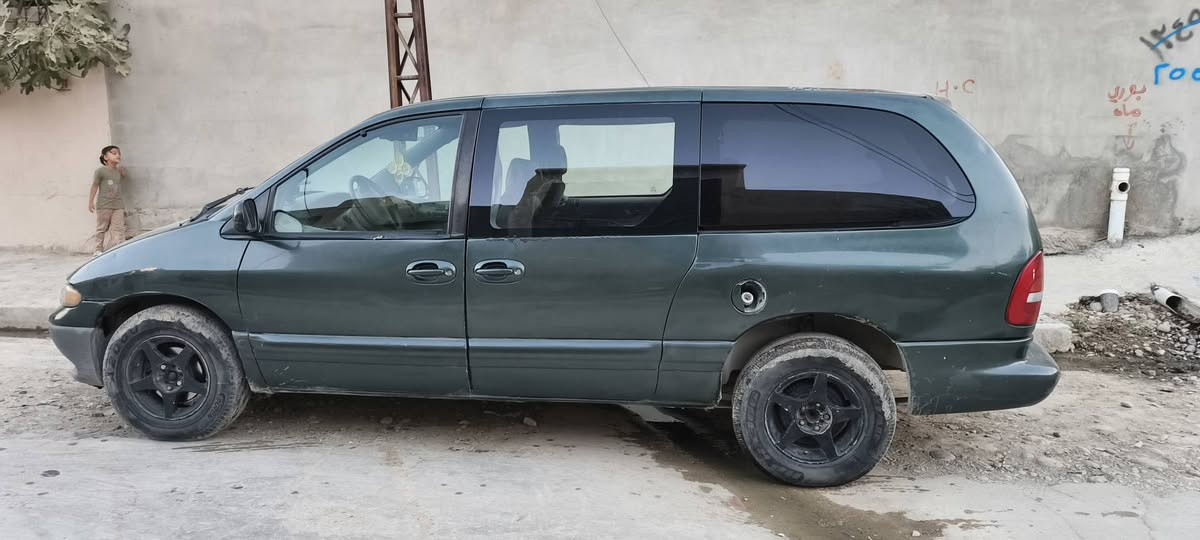 للبيع دوج كرفان موديل 2000 السعر 40بيها مجال اتصل ***********)(***********
