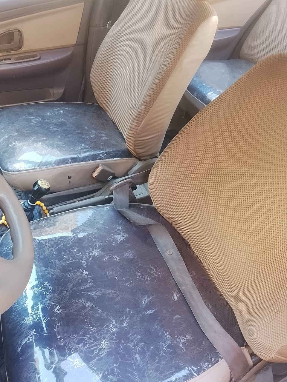 سلام عليكم بيجو لميس موديل 2016 باسمي مصفرة هيئة وغرامات سيارة بيهة بس باب السايق مبدل ومضروب معجون بعدة ممصبوغ على وضعيتة وسيارة بيهة جراد بنيد وقمارة وصندوك مثل ماموضح بلصورة رايدهة 33 رقم ***********
