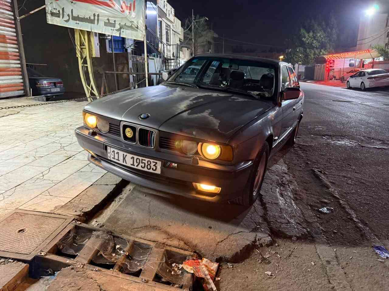 السلام عليكم
BMW535i 1991 وارد يابان 
رقم بغداد انكليزي جديد وهزه جديده شرط التحويل 
مكينه وكير بلاد كفاله 
كهربائياتها وضع شركه بدون اي جطل 
تبريد شغال ثلج  شرط تنصي 
تدفئه شغاله 
حداديه جديده كامله

السياره بدون ضربه كلها ع بلاد جارده محتاجه صبغ وفقط الباب الخلفي بدلته بسبب بدايه خياس

كشنات مخمل كهرباء 
داخل جدا نضيف 
تفاصيل السياره
كشنات كهرباء 
مري كهرباء 
برده خلفيه 
جام 4 كهرباء اوتو 
دركه m 
دعاميات m
سيدي جنجر 
دبل تليفون 
كومبيوتر شغال 
كتلوكات شركه 
صيدلية الشركه 
عدة الشركه  
سنتر لوك 
سستم صوت كامل جديد 
5 ويل خليه جديد جدا 
باتري جديد 
هوك جديد
سياره جاهزه ع اخر حبه وكلها على شركه فقط محتاجه صبغ 
السعر 50 وبيها مجال 
عنواني بغداد الدوره 
***********
