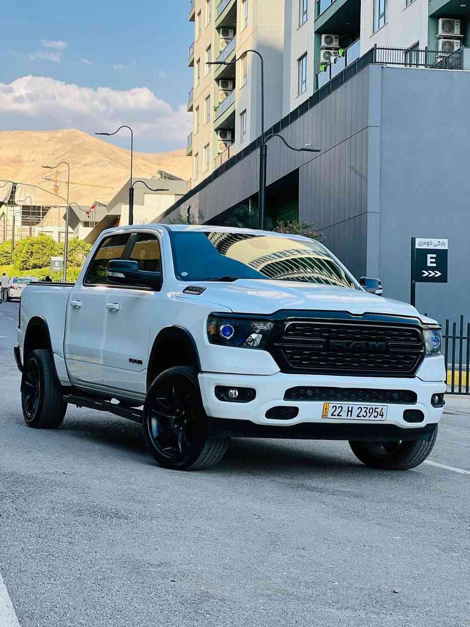 السلام عليكم 
🔥 للبيع | Dodge RAM 1500 Big Horn 4×4 | 
موديل 2022 🔥

هيبة • قوة • راحة • اعتمادية 🖤

🚘 RAM 1500 BIG HORN
📅 Model 2022
🛞 4×4 | دفع رباعي
🔧 3.6L Pentastar V6
🌬️ تنفس طبيعي
💪 305 HP
⚙️ 365 N·m Torque
🔄 8-Speed Automatic
⛽ بنزين

━━━━━━━━━━━━━━
✨ المواصفات والتجهيزات
━━━━━━━━━━━━━━

• Big Horn Package
• شاشة وسطية متعددة الاستخدامات
• كاميرا خلفية
• حساسات خلفية
• مثبت سرعة
• تحكم بالمقود
• تشغيل ودخول بدون مفتاح
• Bluetooth / USB
• مكيف
• مقصورة واسعة ومريحة
• صندوق خلفي عملي وواسع
• نظام 4×4 للطرق والسفر والاستخدام اليومي

━━━━━━━━━━━━━━
💎 حالة السيارة
━━━━━━━━━━━━━━

✅ موديل 2022
✅ V6 3.6L تنفس طبيعي
✅ دفع رباعي 4×4
✅ماشيه 54 الف مايل
✅ سيارة عملية وقوية ومناسبة للاستخدام اليومي والسفر
✅ الفحص متاح بأي مكان يختاره المشتري
✨ السيارة بحالة الوكالة من ناحية المحرك والكير والميكانيك
✨ المحرك والكير بحالة ممتازة جداً
✨ ما مفتوحات
✨ الحدادية والكهربائيات كلها سليمة وتعمل بشكل كامل
✨ كلشي بالسيارة شغال وبضمان
✨ ما بيها نقص برغي
✨ السيارة جاهزة للاستخدام وما تحتاج أي شغل
السيارة وارد أمريكي، وكان الضرر بالجهة الخلفية فقط:

• ضرر حافه الجاملغ الخلفي من جهة السائق
• ضرر بسيط بـ الباب الخلفي من جهة السكن
• ضرر بطرف/حافة الجام الخلفي من جهة السكن 
• بدون ضرر شواصي
• بدون لغد
• بدون أضرار بالدواخل
• البجم كبس
• الضرر كان خارجي ومحصور بالجهة المذكورة
السيارة أنظف من الصور وأحلى على الطبيعة، وكل التفاصيل المذكورة واضحة وصريحة.
وأنا أضمنلك الكلام المذكور؛ إذا تجي وتشوف السيارة وتطلع بيها شغلة جوهرية أو ضرر إضافي بخلاف اللي مذكور، ما أخليك تتعنى وتروح بدون فائدة.
كلامي  واضح وما بي أي لف ودوران اللي مذكور هو الموجود بالسيارة،.

📍 الموقع: السليمانية
💰 السعر: 280$ وبيها مجال
📞 للتواصل: *********** السليمانية, العراق
