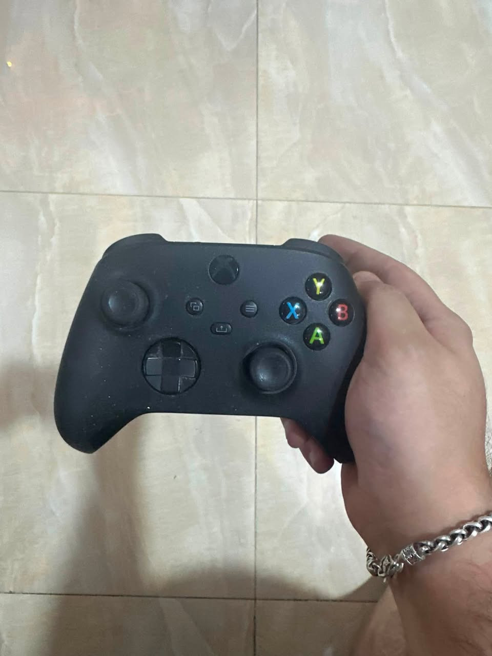 شون الشباب XBOX SERIES X
اصدار ٢١ استخدام قليل كلش 1TB نظافته ١٠٠٪؜ وياه اليده الاصليه مالته وبطاريه ( العلبه مادري وين ضامها 🤣 ) 

استخدام شخصي قليل 

السعر ٧٨٠ وبيه مجال بسيط 

الي يحب يتواصل ويايه دايركت لو على رقم وتساب ***********

مكاني بغداد
