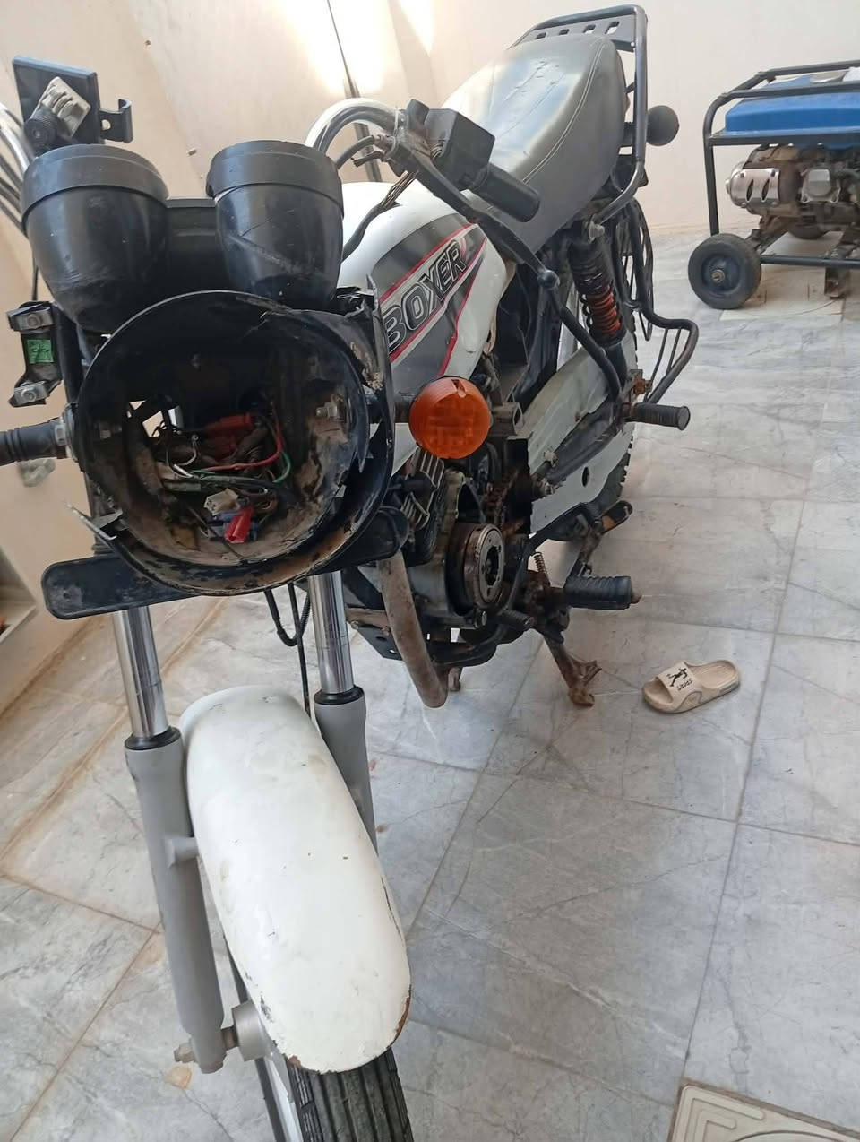 بوكسر أربعة گير مكينة عاطلة للبيع أو مراوس بجني ***********
