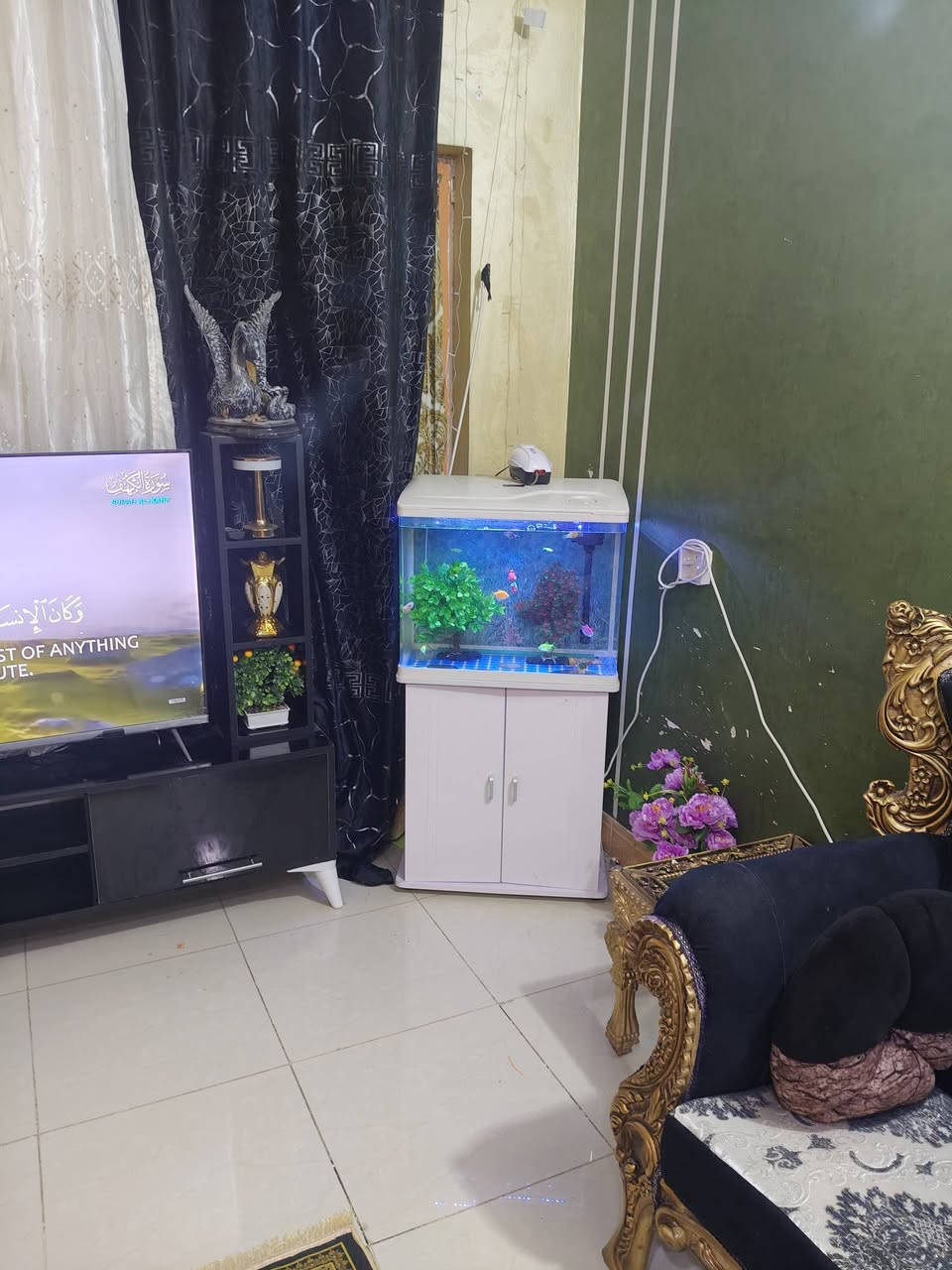 السلام عليكم اثاث كامل للبيع نظافه نظافه 95% بيع مستعجل. ***********
