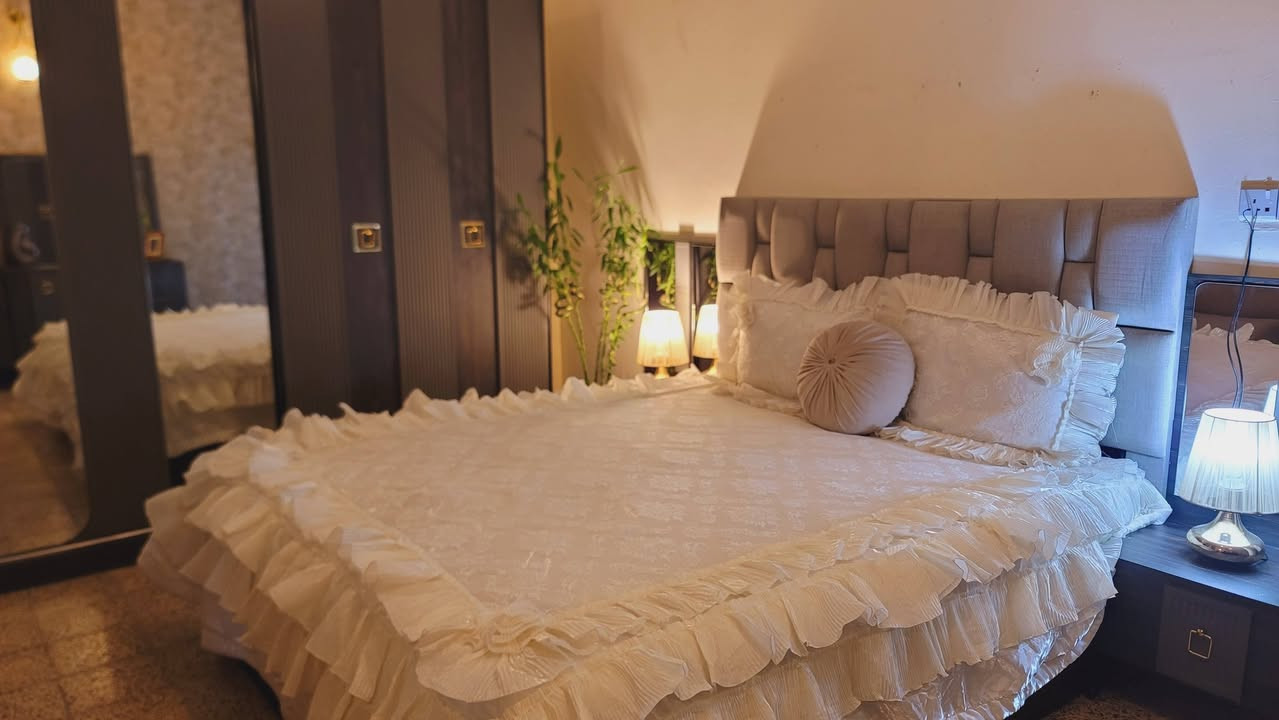 غرفه نوم تركيه نظيفه كولش مال عرسان 9 قطع مكان بغداد ***********

