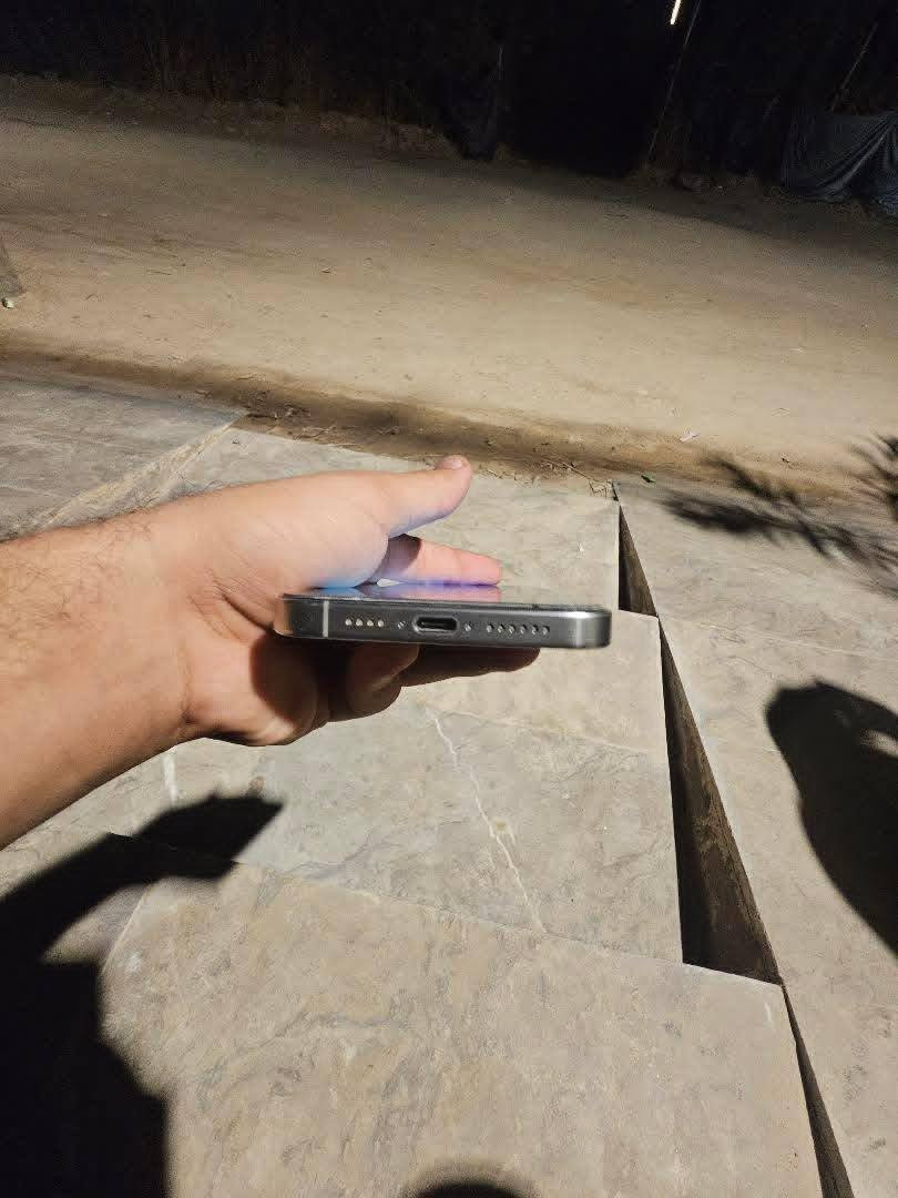 السلام عليكم 
ايفون 15 pro max 
لون تيتانيوم 🩶
256 GB
الجهاز شرق اوسط
بطاريته (85 ) 
مبدل شاشة old درجة اولى 
الجهاز نظيف مثل ماموضح بالصور ⭐️
بدون ملحقات كارتونه فقط ❗️
السعر 800 وبي مجال بسيط 
النجف الأشرف 
للتواصل : ( *********** )
