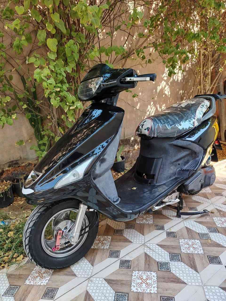 فراشة للبيع دراجة مكفولة من كلشي عليهة تزويد بلادي السعر خاص او الاتصال بالرقم ***********
