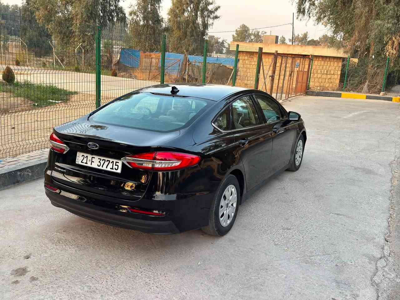 فورد فيوجن 2020 محرك 2500  داخل عسلي
بدون صبغ حتى دعاميات بدون صبغ مكفوله
 
 مواصفات السياره بصمه تشغيل هاند بريك بصمه رادار امامي رادار جانبي نقطه عمياء شاشة كامره السياره بحالة الوكاله كلها وضع بلادي صور الضرر موجوده بالمنشور مثل الاكلين السياره ضربتها كلش خفيفه صندوك بس ومبدل وبلادي نفس اللوان بدون دواخل بدون ايرباك بشرط ماشيه 70 ميل  تخم تاير وحداديه جديد 
بسمي السياره السنويه والرقم وهزة وبراد كله جديد 
مكان السياره موصل 
للاستفسار عن السعر اتصل/  ***********
