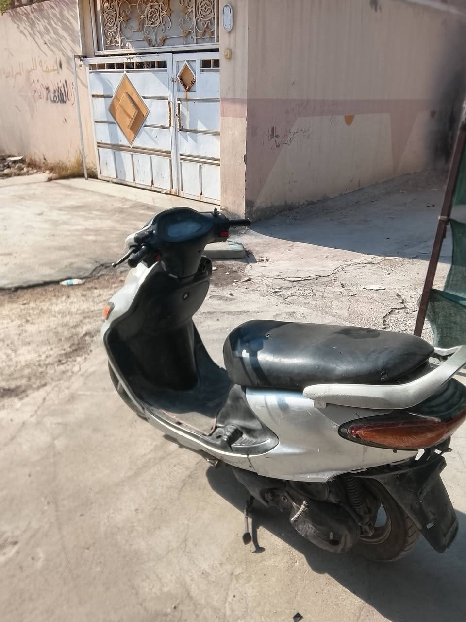 سلام عليكم دراجه فراشه دلوفين  البيع شغاله سلف هندر حلوه فوك حلوه بس بيه دخانه  وين مايعجبك  روح بيه شلعته حلوه مكان بعقوبة التحرير سعر 175 بيه مجل حك جيه شراي يتصل على الرقم الموجود على فيس ***********
