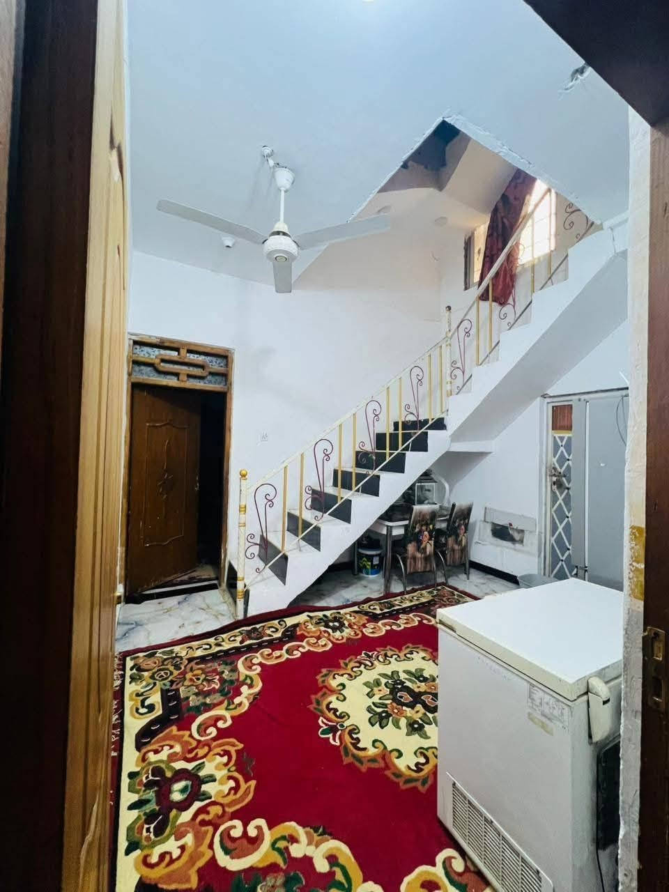 السلام عليكم دار للبيع المساحه 100متر
يتكون من طابقين الطابق الاول يتكون من صحيات وطرمه واستقبال ومطبخ وصاله وغرفه والطابق الثاني يتكون من ثلاث غرف وبيتونه 

العنوان حي الاسرى الزراعي الفرع الي مقابيل محمد سياب 

يبعد عن الشارع تقريبا 200متر 
خدمات كامله كهرباء وماء ومجاري وكيبل ضوئي 

للاستفسار اكثر 
***********

او مراسله الصفحه
زراعي سند25

