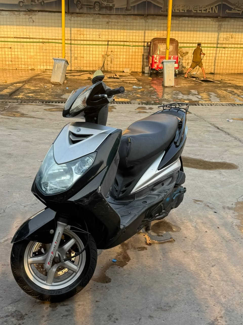 سكنس فحل نوزل  دراجه نضيفه بيها ضرر واحد بيها بس ولفات الدراجه مكفوله المكان الشعب السعر خاص ***********
