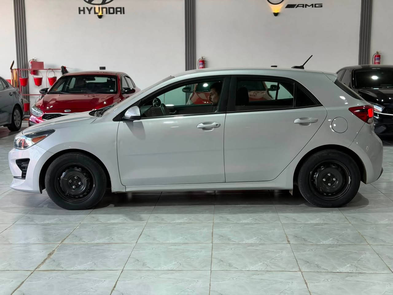 � للبيع كيا ريو LX موديل 2023
✅ الممشى: 36 ألف كم
✅ السيارة بحالة جيدة
✅ الحادث: بوند فقط (صبغ خارجي)، بدون دواخل
✅ مواصفات فئة LX:

* محرك 1.6 لتر
* ناقل حركة أوتوماتيك
* شاشة مع Apple CarPlay وAndroid Auto
* كاميرا خلفية
* تحكم بالمقود
* مرايا كهربائية
* نظام ABS ووسائد هوائية
* تكييف ممتاز

💰 السعر: 118 ورقة، وقابل للتفاوض البسيط.

📞 للاستفسار:
***********

📍 الموصل – مدينة المعارض الحديث
