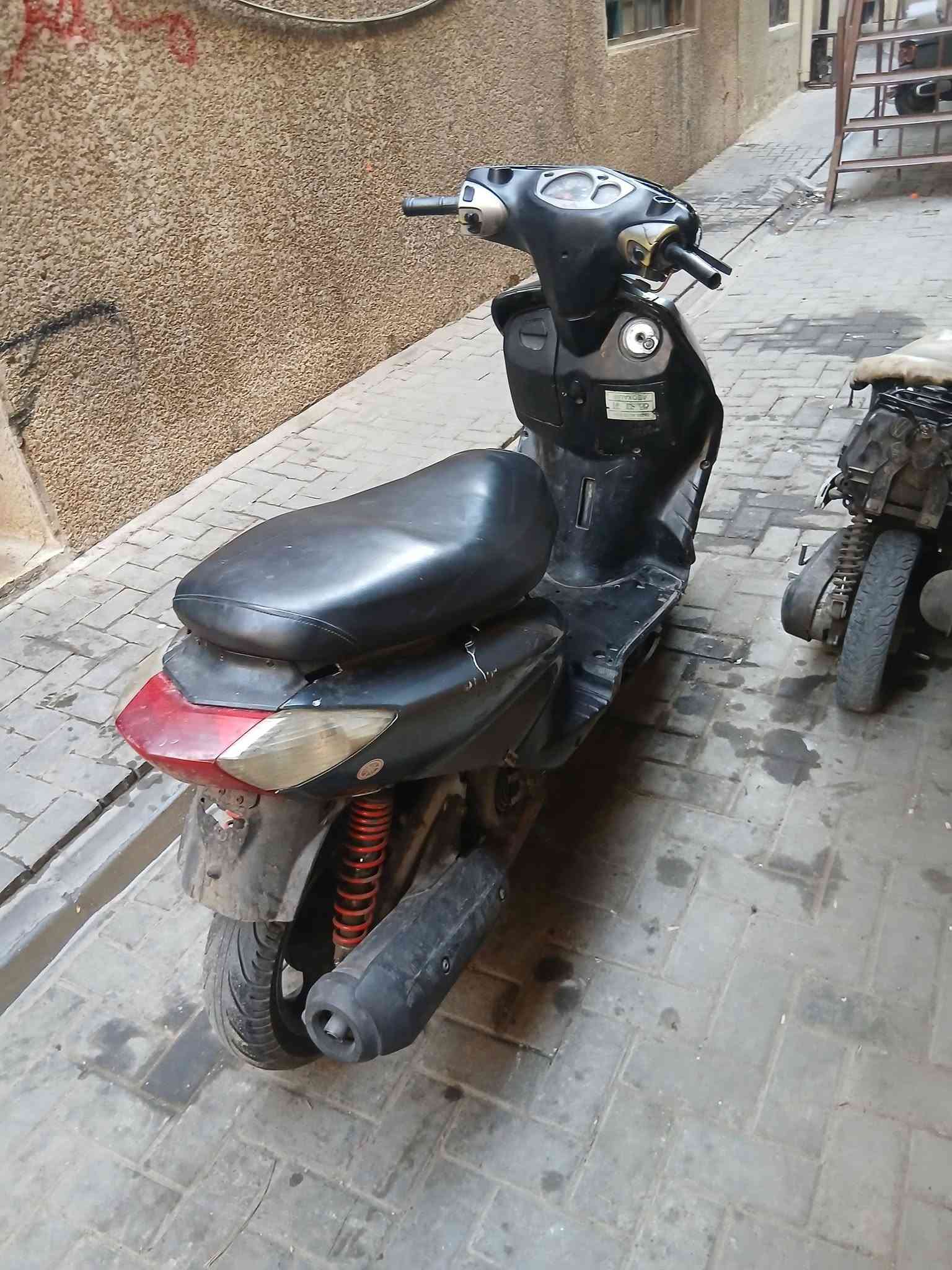 دراجه سكنس نثية كامله شغاله 
السعر 275 الف
الرقم 0774349946
