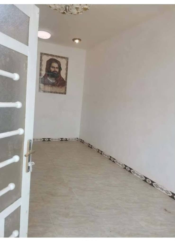 السلام عليكم . متوفر بيت للايجار  في ابو خستاوي شارع سيد علي  بي غرفتين نوم جوه وحده وفوك وحده البيت نظيف جدا .. مو بعيد عن الشارع العام
سعر الايجار ٢٧٥ 
للاستفسار ***********
***********

