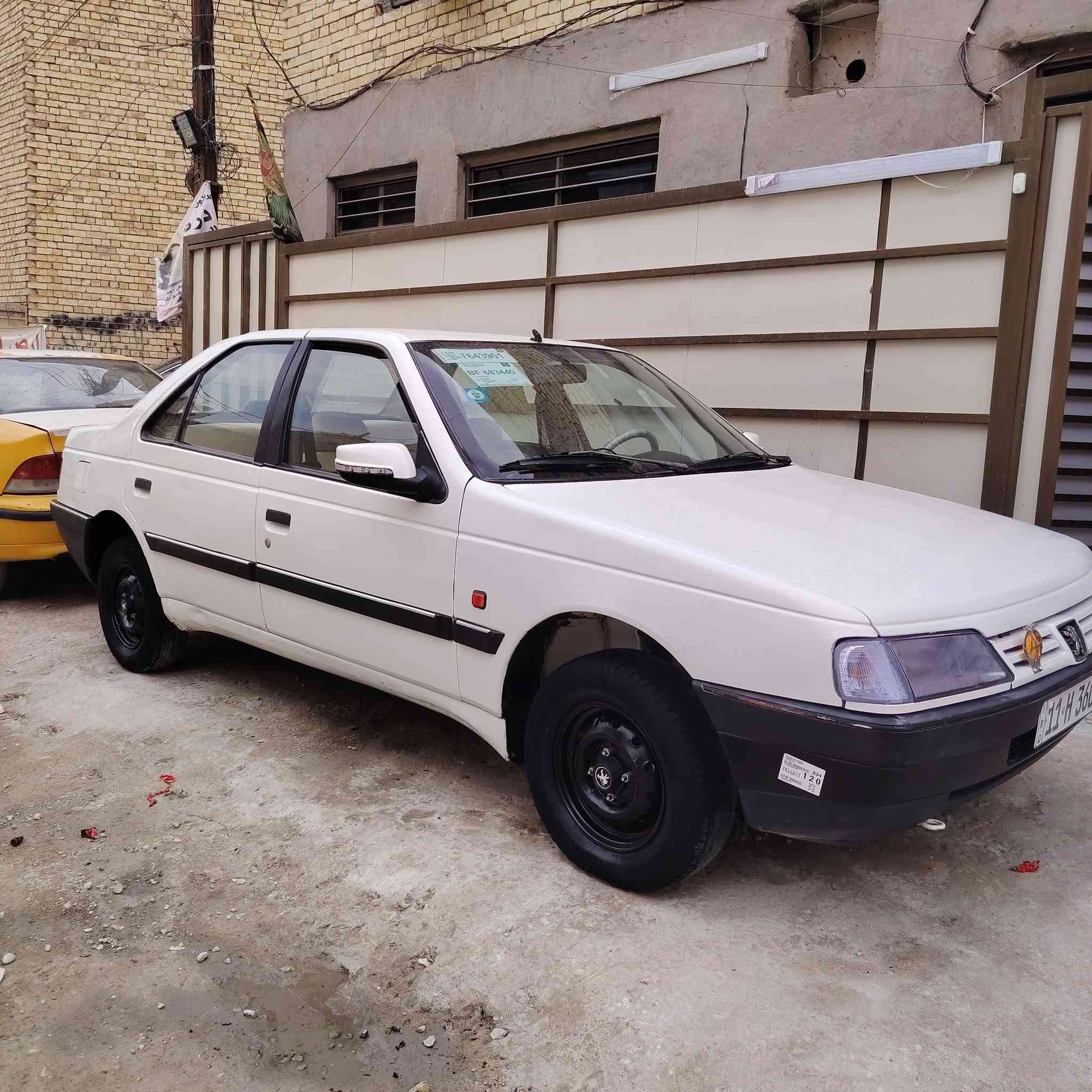 سلام عليكم بيجو روى مديل 9 خصوصي بغداد انكليزي سنويه لل2030 سياره جديده وجاهزة من كلشي
مكفواله لا ضربه ولا تبديل فقط البنيد صبغ جماليه 
وبارد باب السايق مكينه كير مكفولات صدر امامي وخلفي 
 جديد مشط استيرن جديد كهربائيات كله شغاله سنتر لوك شغال تبريد شغال❄ ثلج السياره امانه الله مصروف عليه هوايه متصرف عليهة ابد كبل للشارع 
عنواني بغداد الجديدة الامين السعر33$ 
***********
