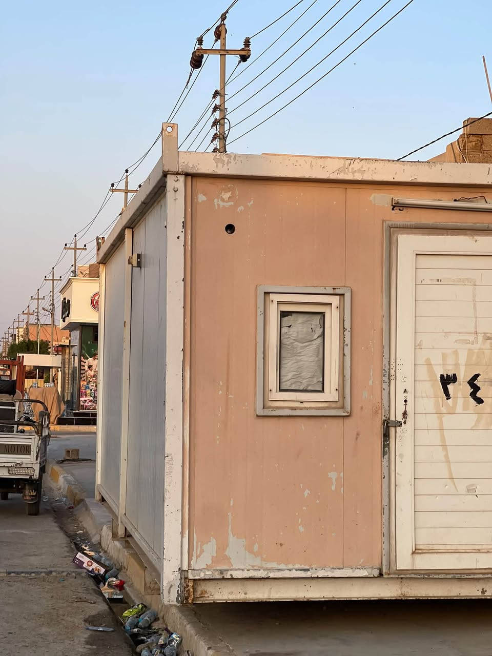 سلام عليكم 
من رخصت مدير الكروب 
طول الحاويات 600
وعرض 240
رتفاع240
 كرفان طول 600
ارتفاع 300
عرض 300
الاستفسار اكثر اتصال عله هاذا الرقم (***********)
كفاله عامه أوراق كامل نضافه100/
