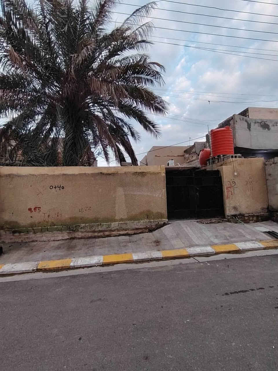 بيت للبيع في الأنبار – الفلوجة / حي العسكري

✔️ يرهم للسكن أو الاستثمار حسب رغبة المشتري.

📍 الموقع: حي العسكري
📐 المساحة: 200م²
📃 طابو صرف – سند تحويل ملكية باسم شخص واحد.
🏠 البناء: قديم – طابق واحد.

🔹 استقبال
🔹 صالة
🔹 غرفة واحدة
🔹 مطبخ
🔹 منور
🔹 صحيات

💰 السعر: 165 مليون دينار

📞 للاستفسار:
***********
***********

📍 موقعنا: الفلوجة – الأنبار
📲 للمتابعة والتواصل: تابع الصفحة أو راسلنا خاص حتى نعرض لك العقار المناسب مباشرة إذا تحب تعرض عقارك للبيع أو الإيجار، راسلني الآن.

#عقارات_الفلوجة #بيع_وشراء #فلوجة #عقار_للبيع

#الفلوجة #الأنبار #عقارات_الفلوجة #عقارات_الأنبار
