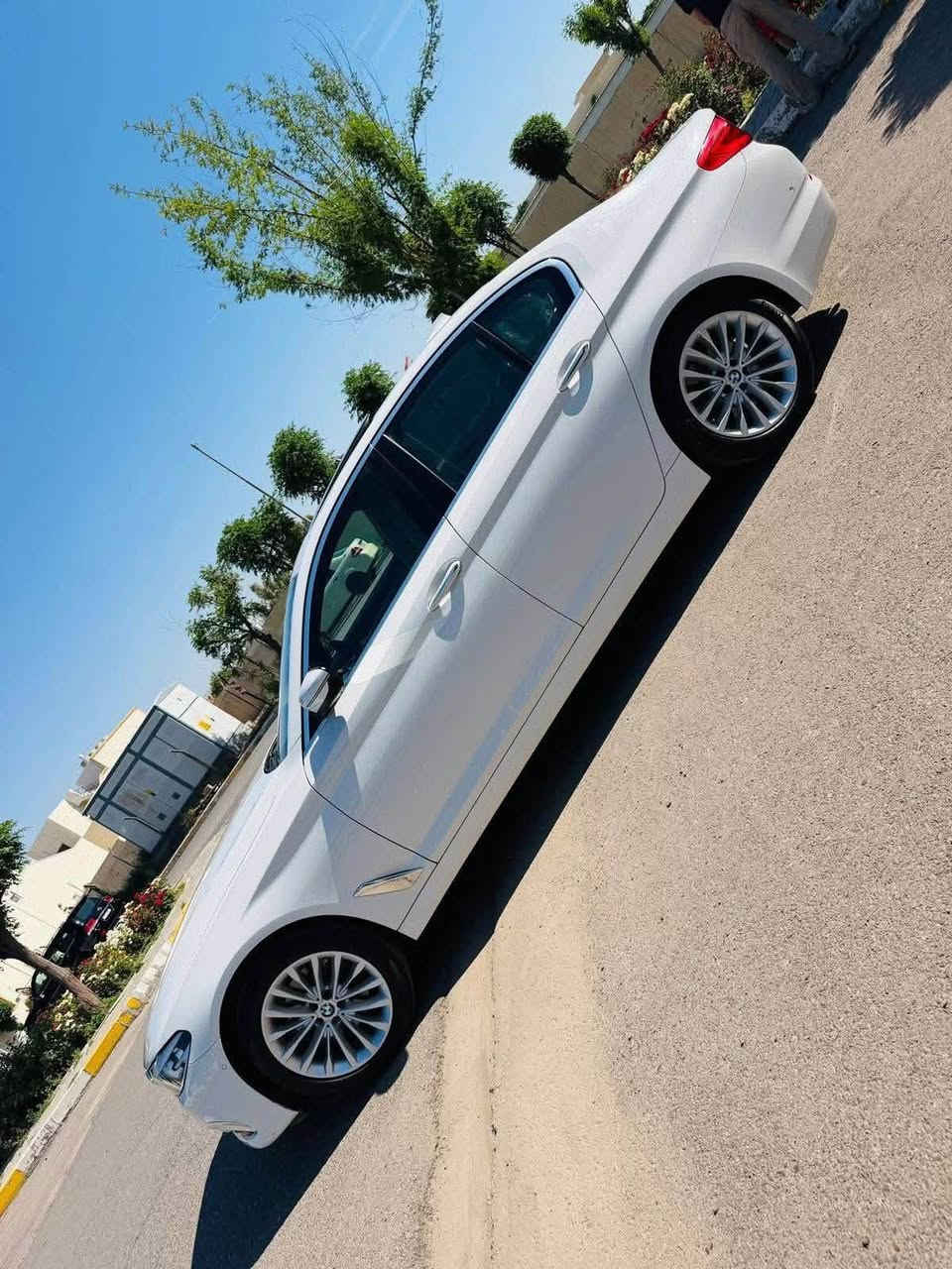 للبيع
BMW / 520i

وكالة شركة العروش 

موديل 2019

السياره كفاله عامه من الصبغ والحادث والتبديل والبارد 

مكفول حتى الدعاميات 

السيارة بعده ع وضع الشركة حيل حيل جديده 

كير مكينه كفاله عامه برغي ممفتوح بيه 

4 سويجات وياها  

ماشية 136 الف كم

مكان بغداد - السيدية

***********
