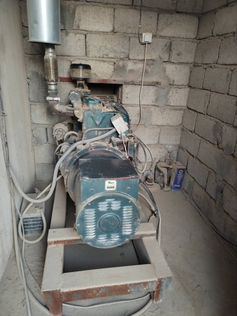مولد دويز هندي (15 KVA) للبيع - بحالة ممتازة جداً
للبيع مولد دويز هندي (2 بستم)، المولد نضيف فول وجاهز للعمل مباشرة بدون أي مصاريف.
المواصفات:
 القدرة: 15 KVA.
 النوع: دويز هندي (2 بستم).
 النظام: طبك بلادي (سنكل فيز
 الحالة: نظيف جداً ومكفول 
 العنوان: صلاح الدين - سامراء
 للاستفسار والتواصل: ***********
