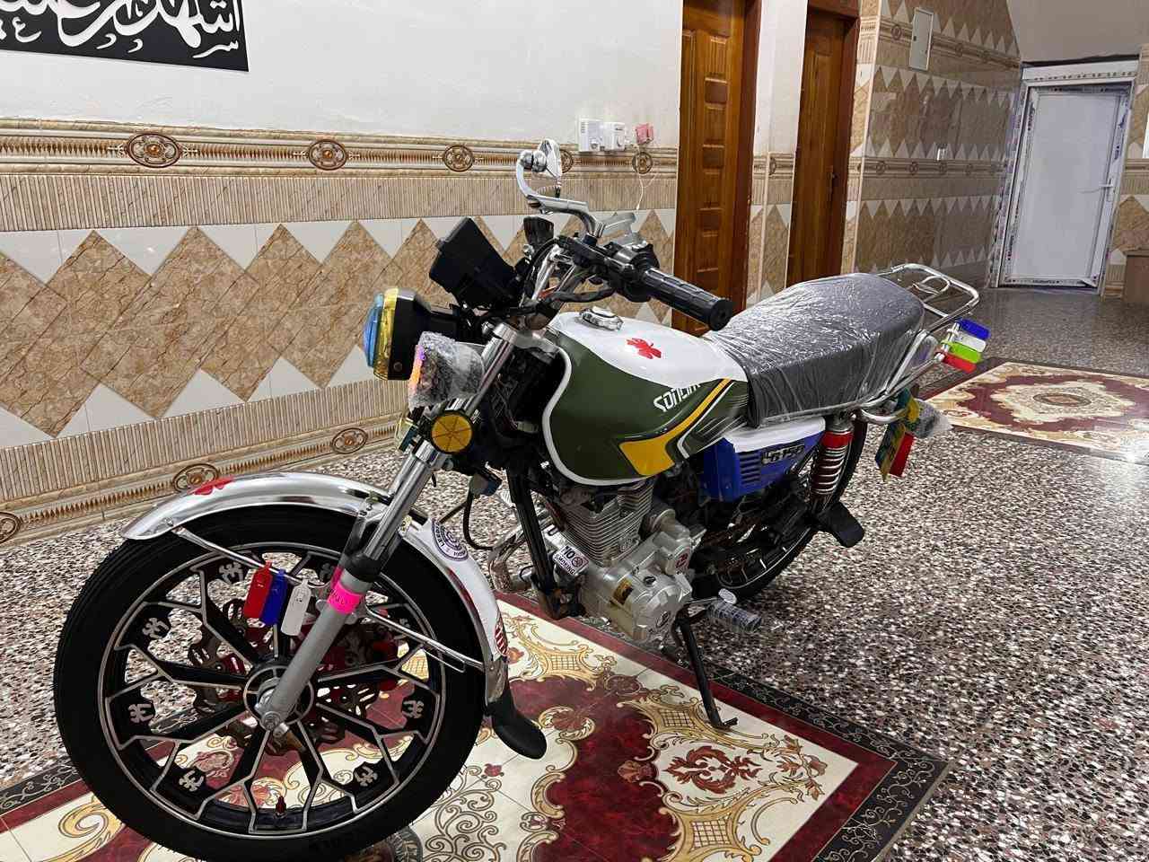 السلام  عليكم للبيع سيفانه موديل 2025 طالعه 2026😘 أوراق كامله دراجه جديده صارله ٣اشهر من طالعه من الوكيل كهربائيات كله شغال نكره سلف ٥كير لون مميز ويل كب كروم دشبول اكتروني دراجه مكفول كفاله عامه مابيه كل نقص لو برغي ماذب عليه دراجه مجنبزه وكامله سعرها 625 وبيه مجال مكاني بلحله ابو غرق هذا رقمي *********** شراي يتصل
