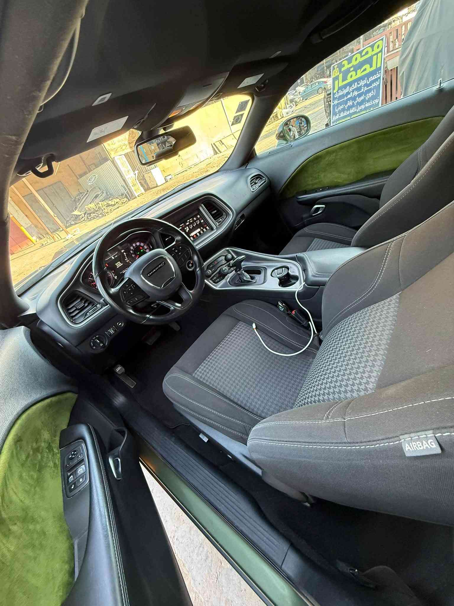 السلام عليكم
جالنجر 6 سلندر 2021 sxt
مواصفات السيارة معروفة    
بصمة ابواب وتشغيل
تشغيل عن بعد
شاشه كار بلي صغيرة 
كشن كهرباء
عليها سوارات متغير بالمازدات
كاملة وجاهزة 
كير ومكينة كفالة
ماشية 72,000mi
 صدر امامي وخلفي جديد
السيارة جاهزة وما ناقصها لو برغي
حادثها جاملغ عكس السايق وبنيد
وبالعراق بيها صبغ جاملغ خلفي جهة السايق
يعني ٣ قطع صبغ

راسلني ع الواتس اب ادزلك صور الحادث
مكاني بغداد
السعر ١٦٠ وبيها مجال بسيط حك الجية

***********

نص مكتوب في الصور:
- العراق ***********
