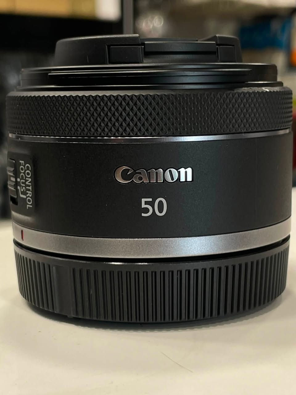� عدسة Canon RF 50mm — خلي كل لقطة تحچي! 🔥

إذا تبحث عن عدسة تعطيك صور حادة، عزل جميل وخلفية ناعمة، فالـ 50mm خيار ممتاز للمصورين 👌

✨ المميزات:
🔹 البعد البؤري: 50mm
🔹 ماونت: Canon RF
🔹 فتحة واسعة مناسبة للتصوير البورتريه
🔹 عزل خلفية جميل وإبراز للموضوع
🔹 مناسبة للـ بورتريه، المنتجات، التصوير اليومي وصناعة المحتوى
🔹 حجم عملي وسهلة الحمل والاستخدام

🎯 مناسبة لكامرات Canon EOS R بنظام RF

🚚 توفير خدمة توصيل لجميع المحافظات

📍 العنوان: بغداد – الباب الشرقي - مقابل حديقه الامه - مجاور عماره الوقف القادري 
📞 للطلب والاستفسار: ‭***********‬
