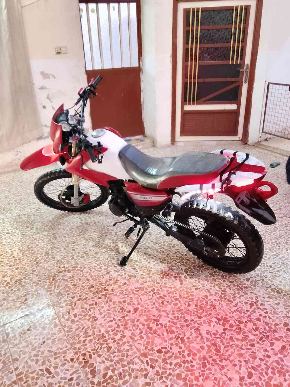 دراجه قفاز للبيع مكينه 150 مناقصو شي كلو شغال سعر ٦٠٠
وبي مجال ***********
