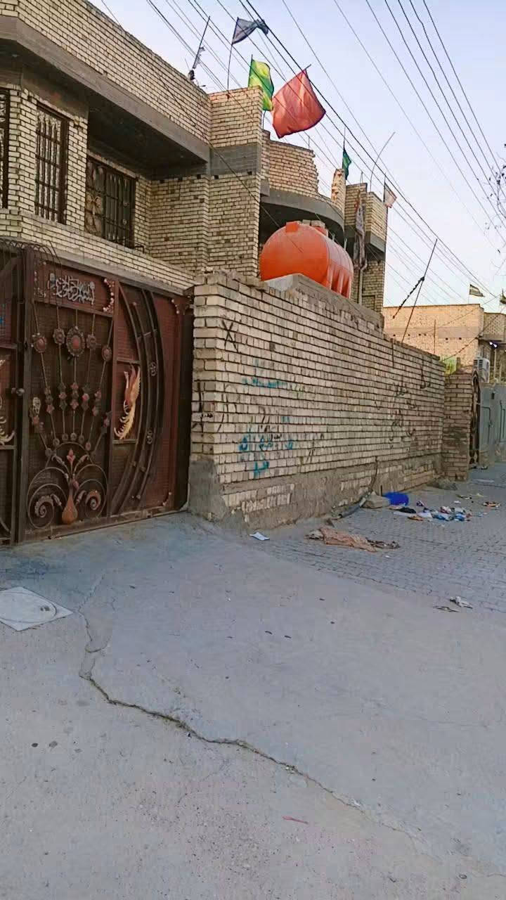السلام عليكم بيت للبيع فقط
مساحت البيت 300متر طابو صرف بغداد جسر ديالى 
استفسار أكثر اتصل ع خط ***********
