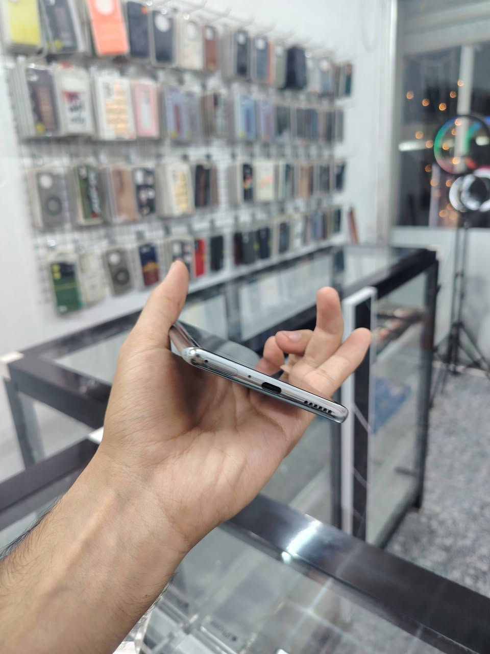 تكنو كامون 40 برو  5G ذاكره 256 عشوايه 12+12 مستخدم نظيف بدون ملحقات السعر 325 مكاني بغداد جسر ديالى القديم توصيل داخل بغداد فقط *********** مكتب المصطفى
