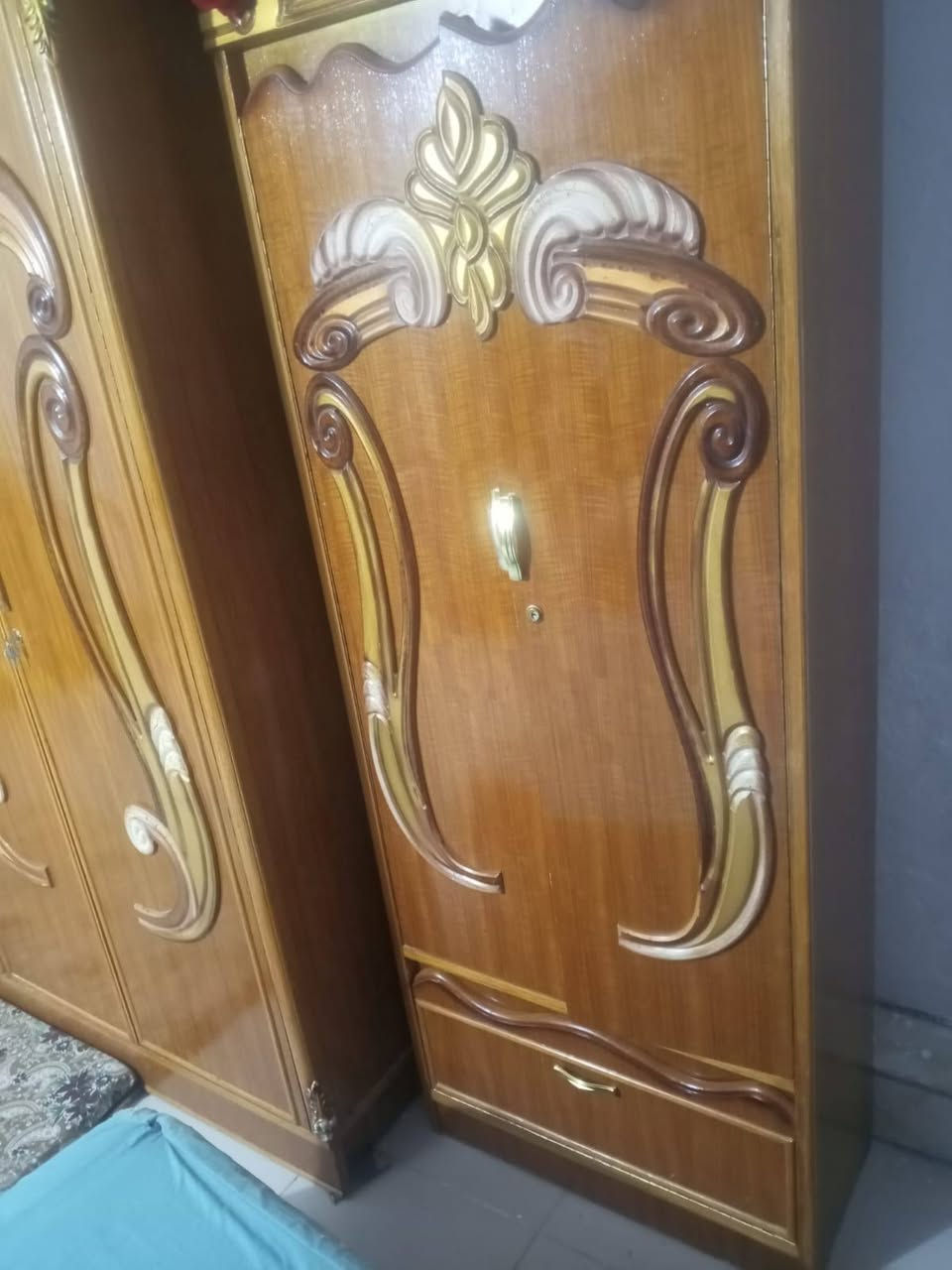 السلام عليكم غرفه اخشاب مستخدمه شي قليل السعر مالتها بمليون وبها مجا ‏‪***********‬‏

