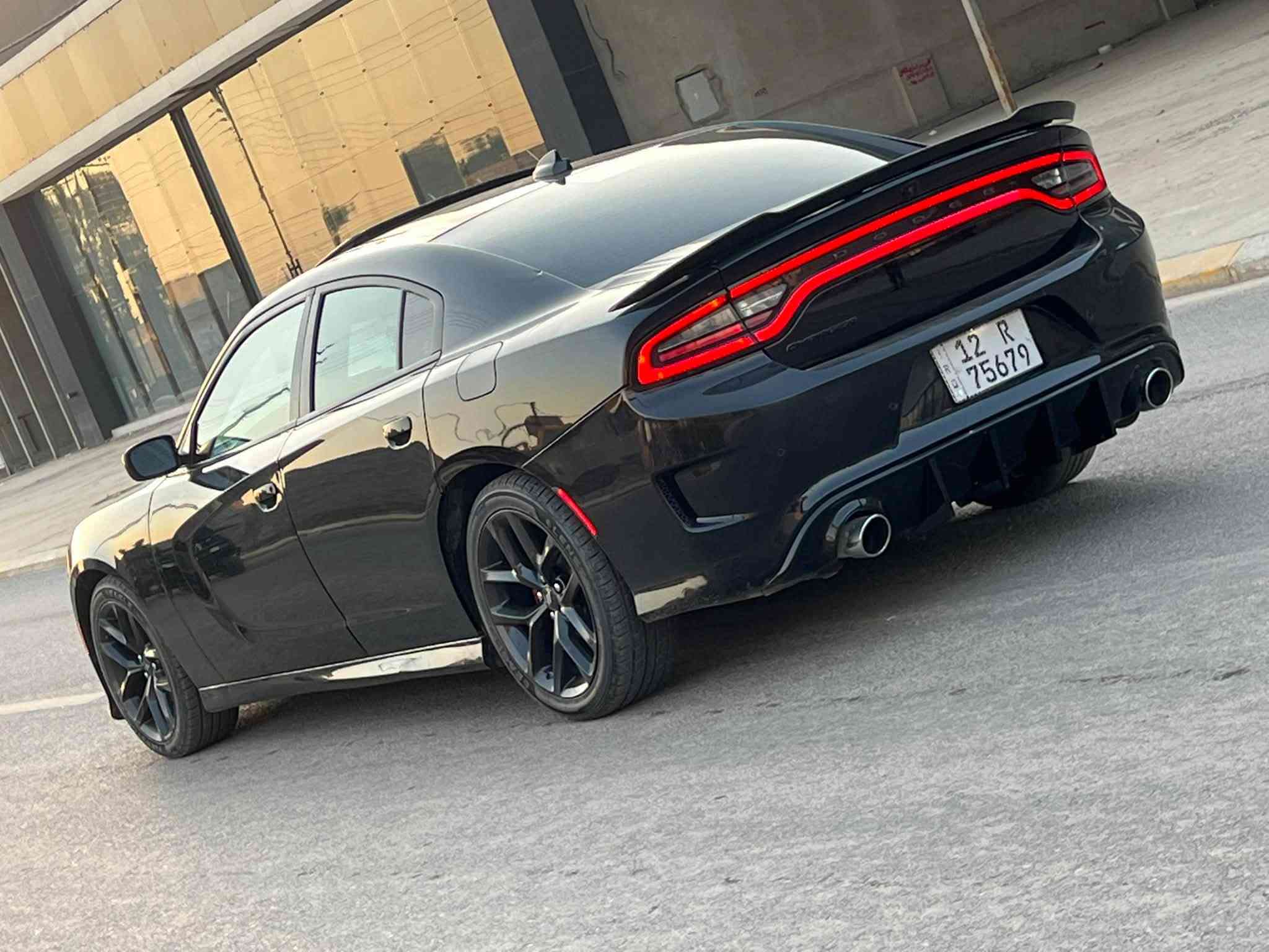 جارجر موديل 2023 Rtماكس
امريكي بيها جاملغ وبوند صبغ وشاصي اليسار 
وقبغ صندوق مبدل نفس اللون 
موصفات 
فول فتحه سقف 
ويل كروم 
تشغيل عن بعد 
وبيها جثير موصفات معروفه 
ماشية ٣٨ ميل
السياره راجعه شركه شرط مصروف عليها حيل 
طخم داير جديد 
رقم نينوى موقعها نينوى
سعرها ١٨١
الشراي يتصل
***********
