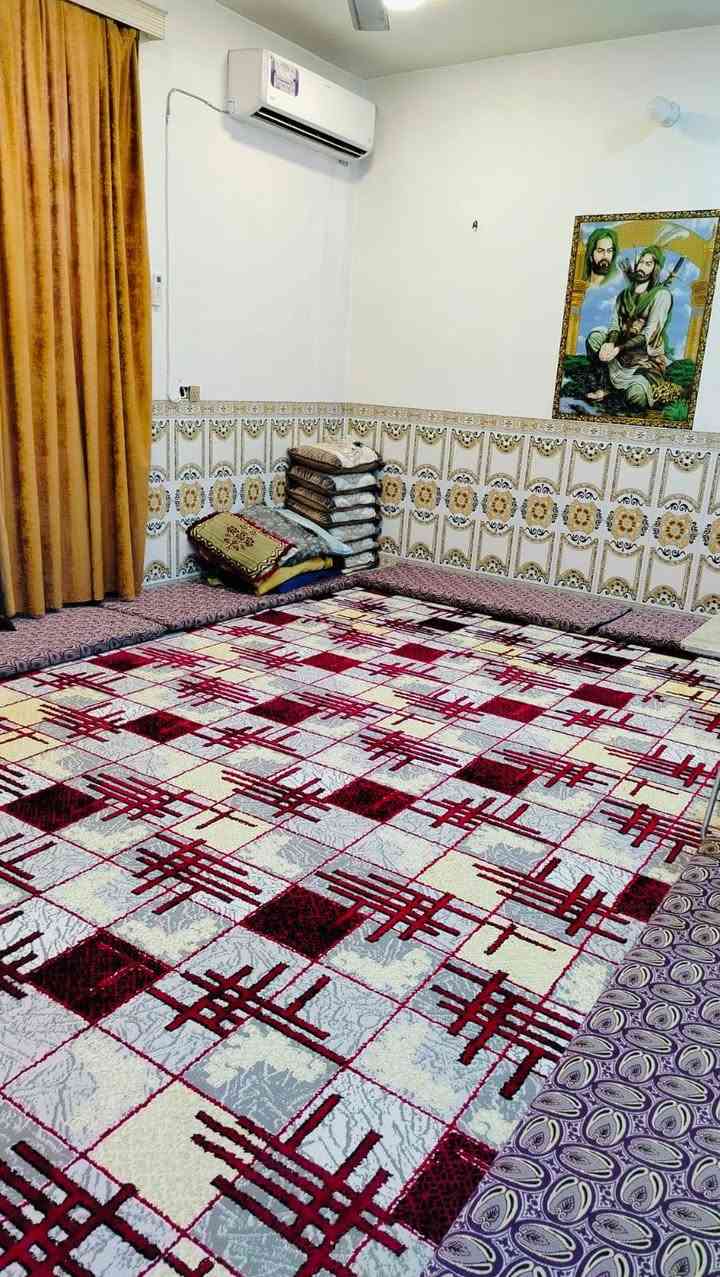 عقار 100م طابو صرف يحتوي صالة واستقبال ومطبخ وغرفة وصحيات داخلية وخارجية وكذلك موقع ممتاز على شارع 20م تبليط وخدمات كافة الموقع طويريج حي العسكري خلف روضة الوفاء.. السعر مناسب جداً للتواصل هاتف ***********
