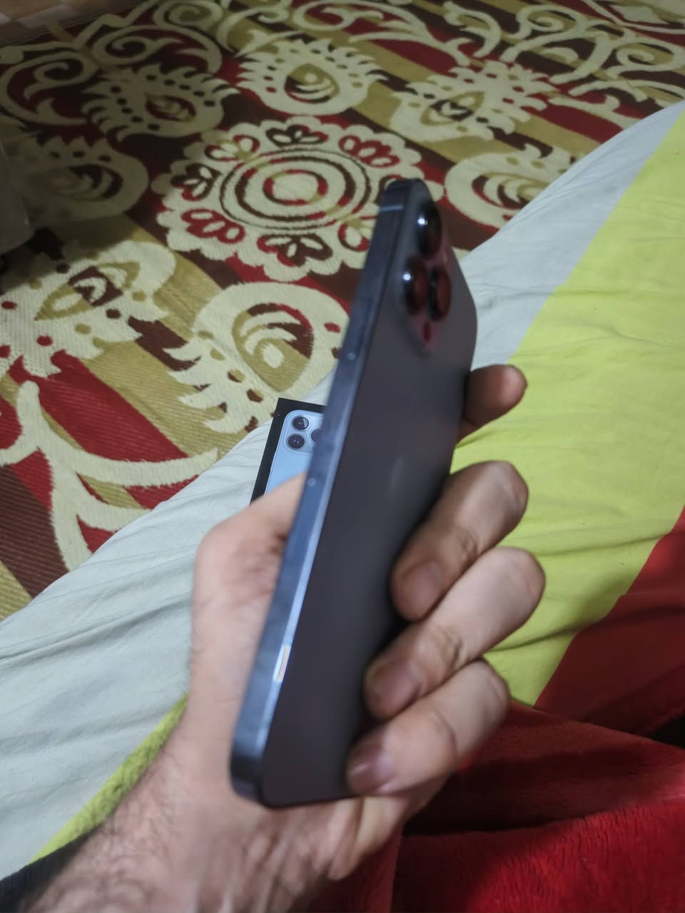 السلام عليكم
13 برو ماكس جهاز مكفول وتر برغي مافتوح بي مكفول من الزلغ 
بطاريه 79
ذاكره 256
 سعر 650 قفل قفل بدون عمله اترجاك لاتجي تعاملني فدوه اروحلك وين ميعجبك تفحص جهاز 
مكاني بغداد الحبببيه ***********
