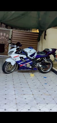 F4i موديل2006 رقم سنويه بصره باسمي الدراجه حلوه وتخبل ولون رهيب  والسع...
