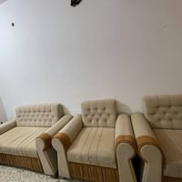 عندي تخم للبيع مكاني الغزاليه بسعر مناسب هذا رقمي ٠٧٧١١٢٨٦٩٣٠