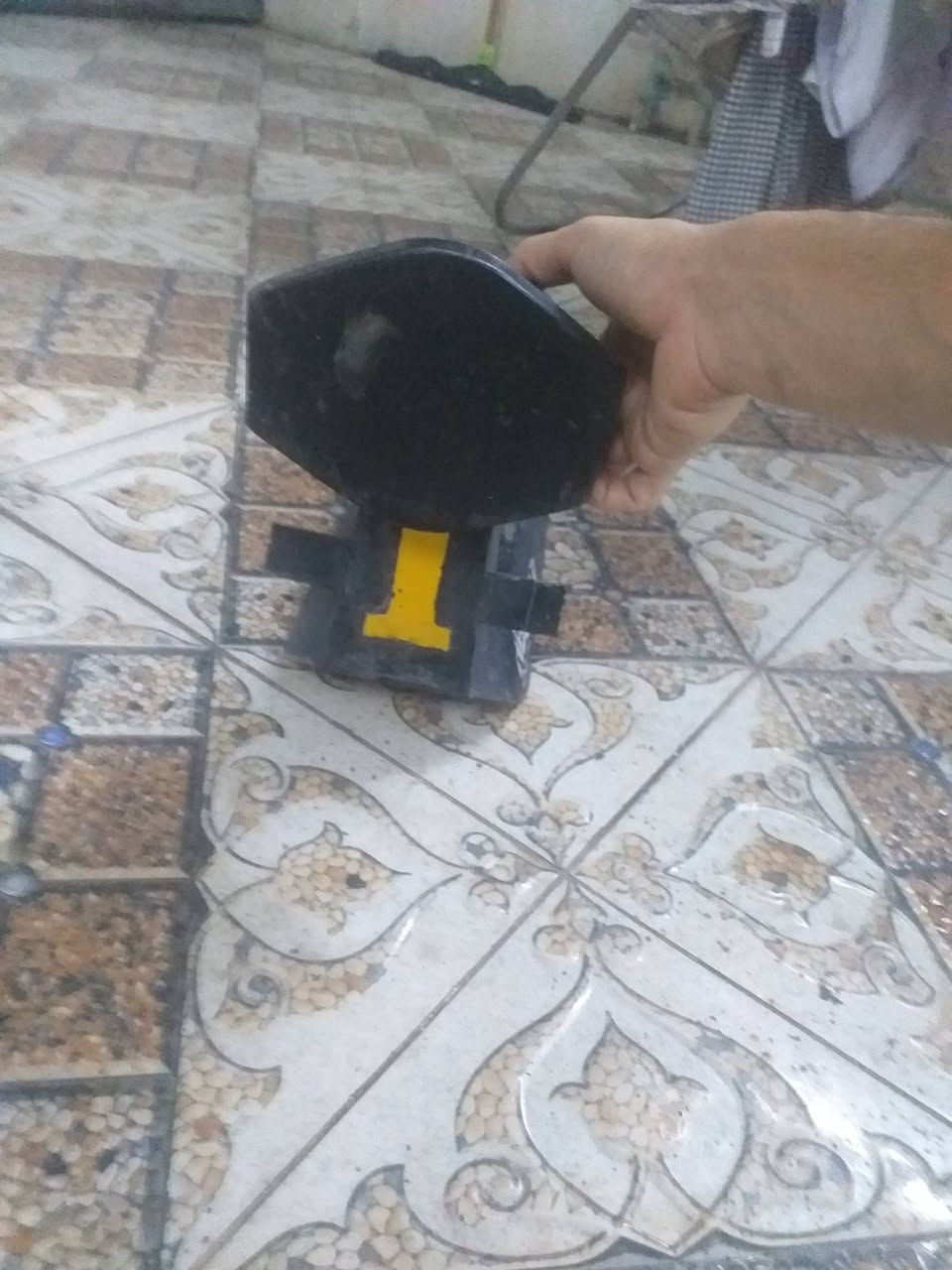 السلام عليكم عندي باكستانيه نضيفه مابيها اي عيب او كسر للبيع
وعندي صالنصه Mzk صوت عالي للمراوس ويا كاتم تواصل خاص او واتساب : ***********
