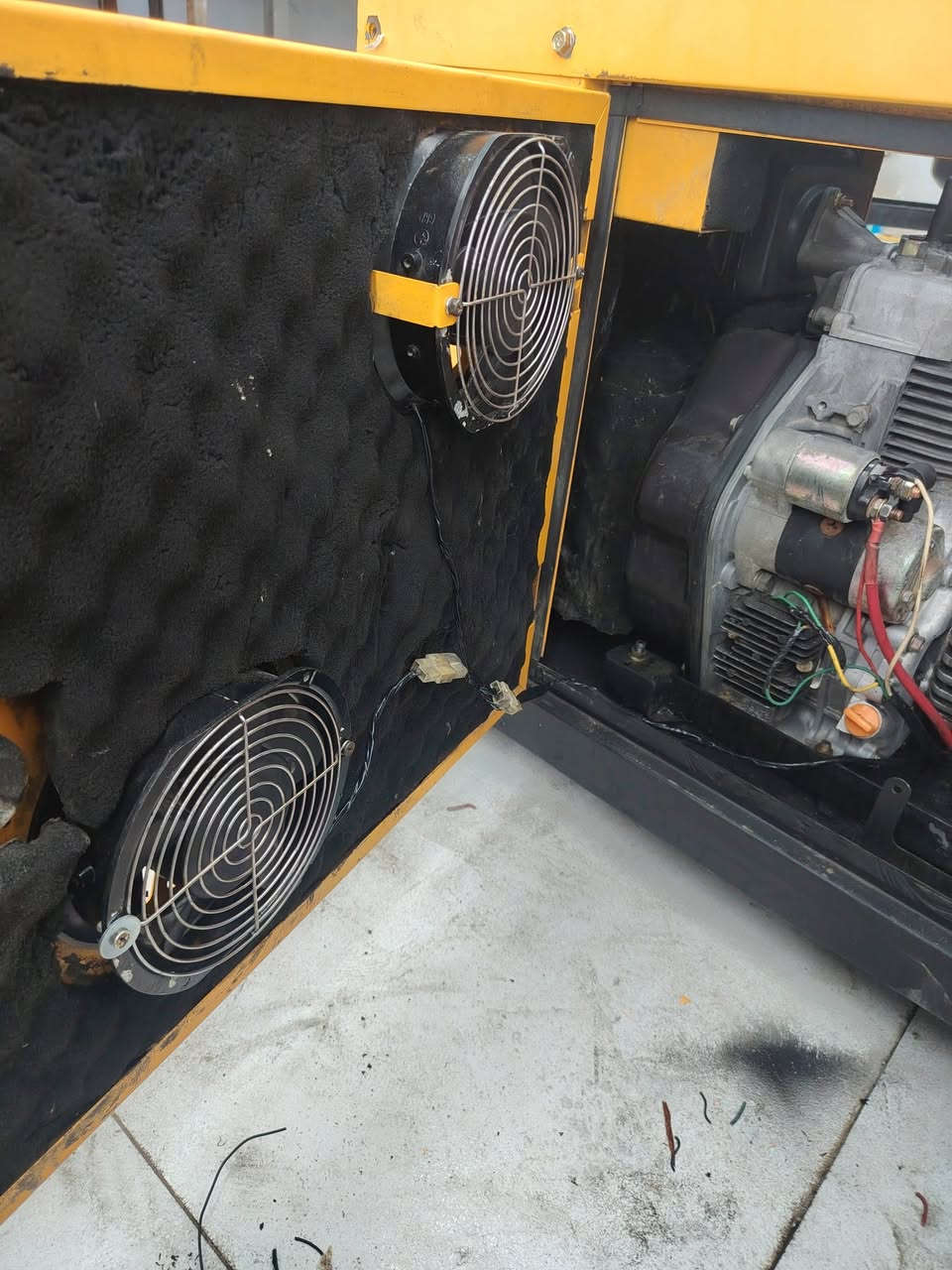 للبيع مولدة كاز كاتم كابوتا الاصلي الاصلي  المولدة بلادية
30 امبير        KV 7.5 
المولدة بلادية ونضيفة على وضع الشركة اصراف ماكو
استخدام قليل عند الحاجة فقط المولدة مامتعوبة 
السعر ٩٥٠ الف المكان نجف استفسار اتصال ***********
