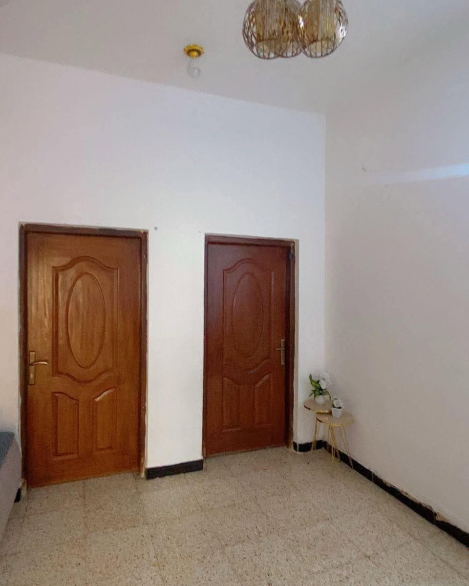 دار للبيع📍 الموقع: سارع مسبح

📐 المساحة: 285✨ مواصفات الدار:- 3 غرف نوم.- صالة.
- مطبخ

-  استقبال.
- صحيات داخلية وخارجية.

- كراج سياره

سعر 90 مليون

📞 للاستفسار والاتصال:

- *********** – حجي ستار الظالمي.
- *********** – محمد ستار.

📍 عنوان المكتب: سوق القشلة.
مكتب العدالة للعقارات
