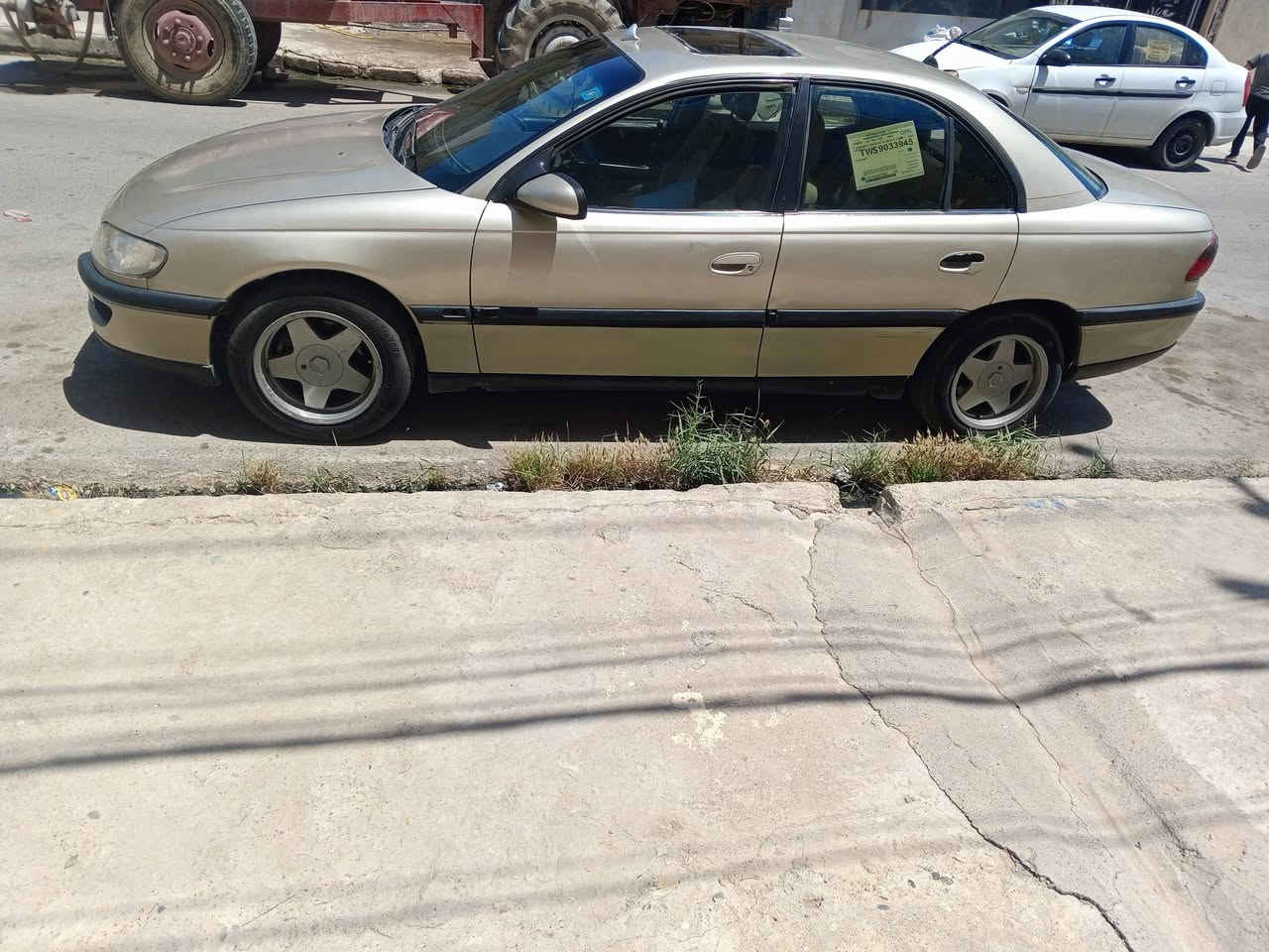اوميكه بزون موديل 96 رقم نينوى اجنبي بسمي محرك 20قبغ اسودفول بس كير عادي تبريد بلادي بس بي نواقص بخ جماليه بدون معجون طالب عليها 38وبيهامجال ***********
